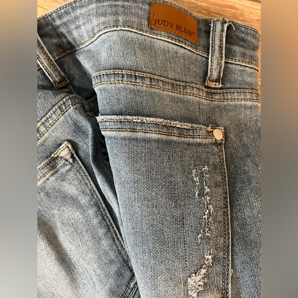 Judy Blue Light Blue Distressed Boyfriend Jeans Skinny fit - Picture 9 of 9